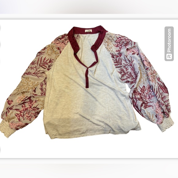 Size small top - Picture 1 of 1